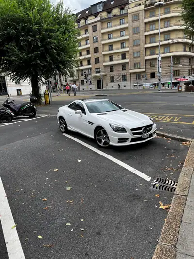 Mercedes-Benz SLK 200 7G-Tronic — Cabriolet élégant, moteur efficient et prix avantageux — tableau de bord
