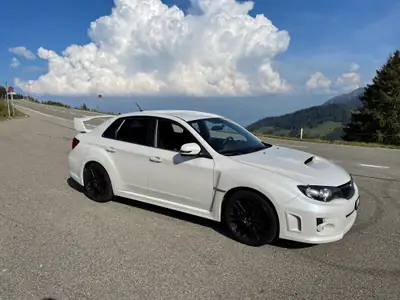 Subaru WRX STI Sport 2.5 Turbo 4WD — Berline sportive haute performance, sans sinistre — vue extérieure