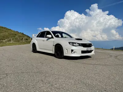 Subaru WRX STI Sport 2.5 Turbo 4WD — Berline sportive haute performance, sans sinistre — côté