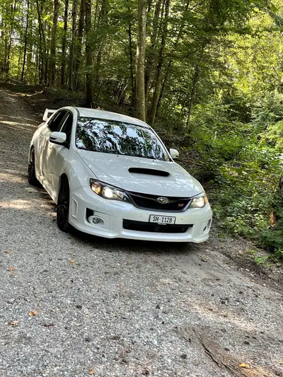 Subaru WRX STI Sport 2.5 Turbo 4WD — Berline sportive haute performance, sans sinistre — intérieur