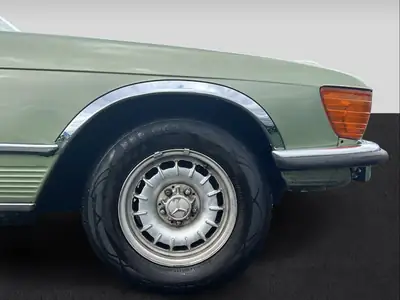 Mercedes-Benz SLC 350 — Coupé sportif de légende, véhicule vétéran suisse certifié — Thumbnail 9