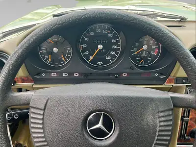 Mercedes-Benz SLC 350 — Coupé sportif de légende, véhicule vétéran suisse certifié — Thumbnail 12