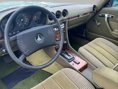 Mercedes-Benz SLC 350 — Coupé sportif de légende, véhicule vétéran suisse certifié — Thumbnail 13