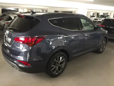 Hyundai Santa Fe 2.2 CRDI Vertex 4WD — SUV 7 places diesel robuste, 64'000 km — Heckansicht