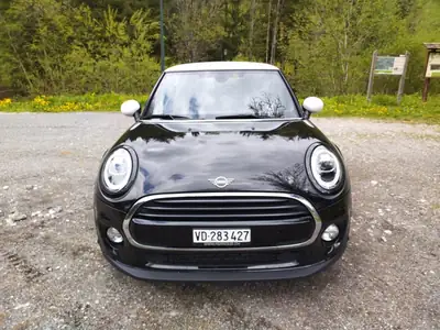 MINI Cooper Blackyard 2019 — Design urbain affirmé, motorisation dynamique et fiable — vista posteriore