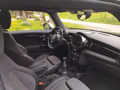 MINI Cooper Blackyard 2019 — Design urbain affirmé, motorisation dynamique et fiable — cruscotto