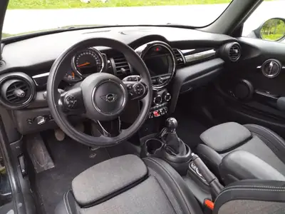 MINI Cooper Blackyard 2019 — Design urbain affirmé, motorisation dynamique et fiable — interni