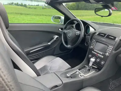 Mercedes-Benz SLK 280 — Roadster élégant, moteur V6 231 ch, impeccable — tableau de bord