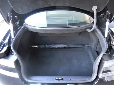 Aston Martin DB9 Touchtronic 2 — Le coupé sport britannique de prestige — Miniatura 10