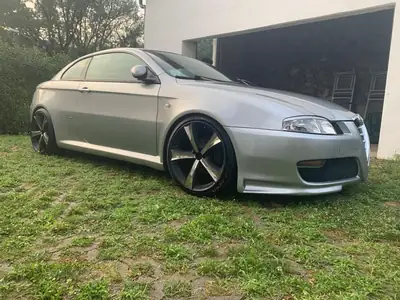 Alfa Romeo GT 2.0 JTS Progression — Coupé Bertone, 166 ch, sans sinistre — Seitenansicht