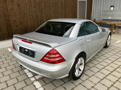 Mercedes-Benz SLK 230 Kompressor Final Edition — Roadster iconique, moteur turbo, 56'200 km — Miniatur 17