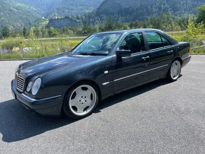 Mercedes-Benz E 430 Avantgarde — Berline luxe 279 ch, entretien impeccable — vue extérieure