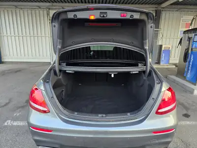 Mercedes-Benz E 200 AMG Line 4Matic — Berline premium, état impeccable, 4 roues motrices — tableau de bord