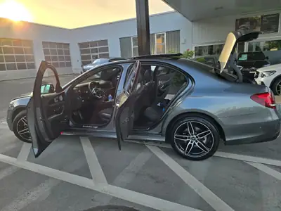 Mercedes-Benz E 200 AMG Line 4Matic — Berline premium, état impeccable, 4 roues motrices — Miniature 8