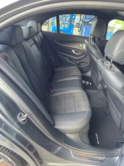 Mercedes-Benz E 200 AMG Line 4Matic — Berline premium, état impeccable, 4 roues motrices — Miniature 7