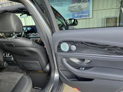Mercedes-Benz E 200 AMG Line 4Matic — Berline premium, état impeccable, 4 roues motrices — Miniature 11