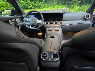 Mercedes-Benz E 200 AMG Line 4Matic — Berline premium, état impeccable, 4 roues motrices — Miniature 10