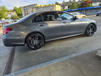 Mercedes-Benz E 200 AMG Line 4Matic — Berline premium, état impeccable, 4 roues motrices — Miniature 13