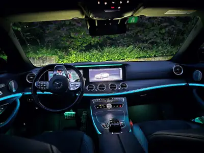 Mercedes-Benz E 200 AMG Line 4Matic — Berline premium, état impeccable, 4 roues motrices — Miniature 18