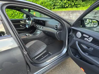 Mercedes-Benz E 200 AMG Line 4Matic — Berline premium, état impeccable, 4 roues motrices — Miniature 16