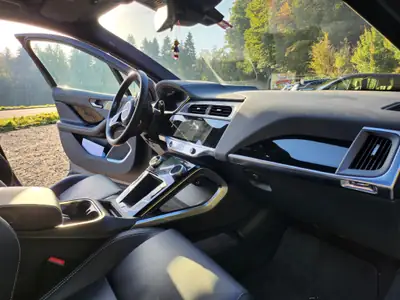 Jaguar I-PACE EV400 HSE AWD — SUV électrique premium, 29'000 km seulement — détail