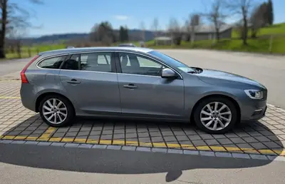 Volvo V60 T4 Kinetic R-Design — Break élégant, entretien Volvo complet, 125'000 km — dettaglio
