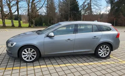 Volvo V60 T4 Kinetic R-Design — Break élégant, entretien Volvo complet, 125'000 km — Miniatura 7