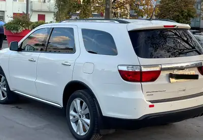 Dodge Durango 2013 — SUV 7 places robuste, 294 ch, équipement premium — Heckansicht