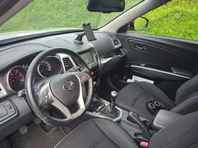SsangYong Tivoli 1.6 eXDi — Petit SUV robuste, diesel économe et sans sinistre — fianco