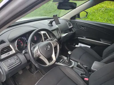 SsangYong Tivoli 1.6 eXDi — Petit SUV robuste, diesel économe et sans sinistre — interni