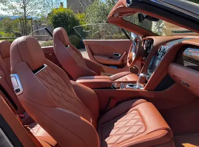 Bentley Continental GTC Speed — Cabriolet W12 635 ch, kilométrage réduit — Seitenansicht