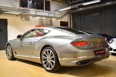 Bentley Continental GT 6.0 W12 — Le coupé de prestige britannique, 635 ch et histoire tracée — arrière
