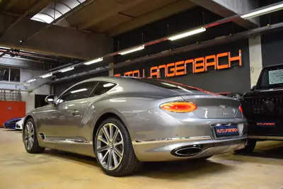 Bentley Continental GT 6.0 W12 — Le coupé de prestige britannique, 635 ch et histoire tracée — Miniature 12