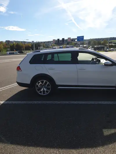 VW Golf Alltrack 2.0 TDI 4Motion — Monospace polyvalent, moteur fiable, très bas kilométrage — vista posteriore