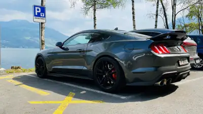 Ford Mustang Shelby GT 500 — 771 ch, muscle car légendaire, état neuf — Innenraum