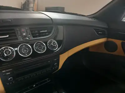 BMW Z4 sDrive23i — Cabriolet sportif 2011, moteur 204 ch et sans sinistre — Innenraum