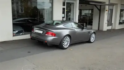 Aston Martin V12 Vanquish — Coupé britannique 470 ch, 57 000 km, parfait état — Armaturenbrett