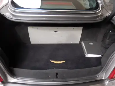 Aston Martin V12 Vanquish — Coupé britannique 470 ch, 57 000 km, parfait état — Miniatur 10