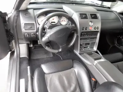 Aston Martin V12 Vanquish — Grand Tourer Britannique, 470 ch, Historique Complet — Miniatura 7