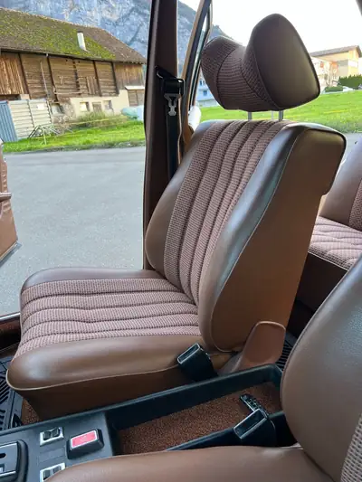 Mercedes-Benz 250 1978 — Berline classique aux statut Vétéran, climatisation rarissime — Miniatur 14