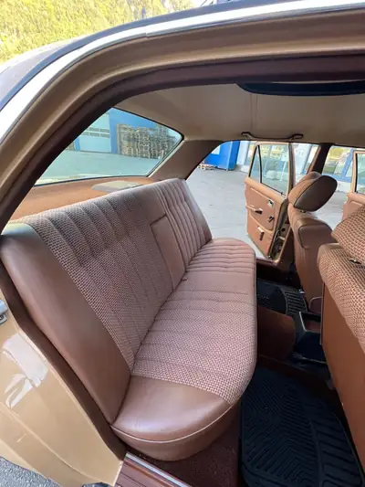 Mercedes-Benz 250 1978 — Berline classique aux statut Vétéran, climatisation rarissime — Miniatur 16