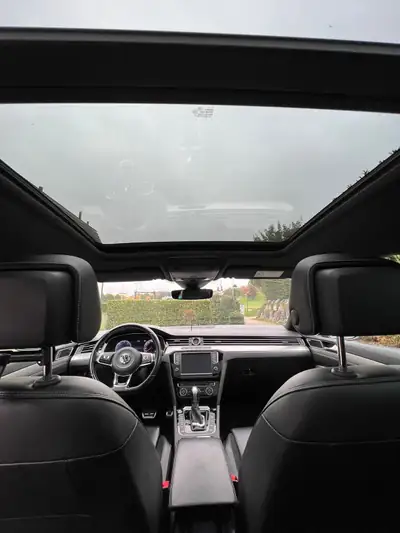 VW Passat Variant 2.0 TDI — Break élégant 4Motion, moteur robuste 190 ch — interni