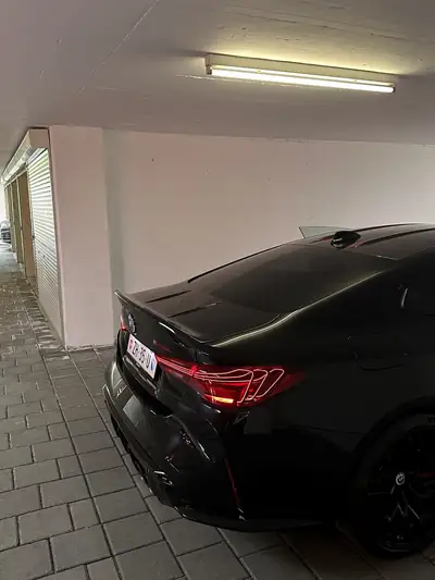 BMW M4 CSL 2023 — Coupé sport ultralégère, 551 ch, exemplaire collector CH — vista posteriore