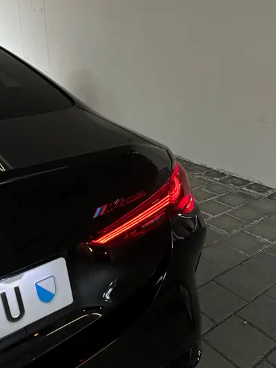 BMW M4 CSL 2023 — Coupé sport ultralégère, 551 ch, exemplaire collector CH — fianco