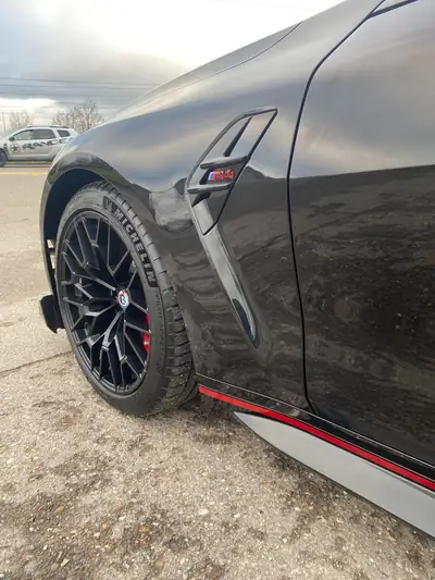 BMW M4 CSL 2023 — Coupé sport ultralégère, 551 ch, exemplaire collector CH — Miniatura 11