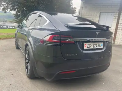 Tesla Model X 100 D — SUV électrique premium 525 ch, autonomie exceptionnelle — fianco