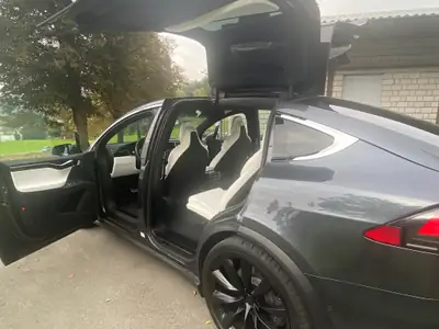 Tesla Model X 100 D — SUV électrique premium 525 ch, autonomie exceptionnelle — cruscotto