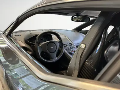 Aston Martin One 77 — Hypercar britannique légendaire, 6746 km seulement — Thumbnail 8