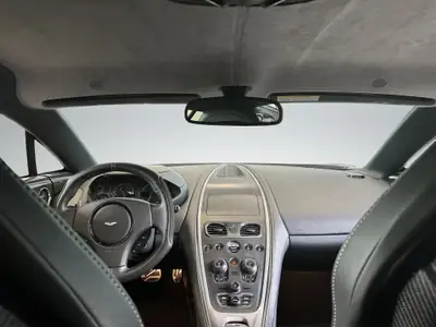 Aston Martin One 77 — Hypercar britannique légendaire, 6746 km seulement — Thumbnail 15