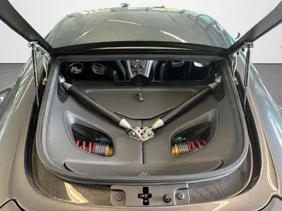 Aston Martin One 77 — Hypercar britannique légendaire, 6746 km seulement — Thumbnail 13